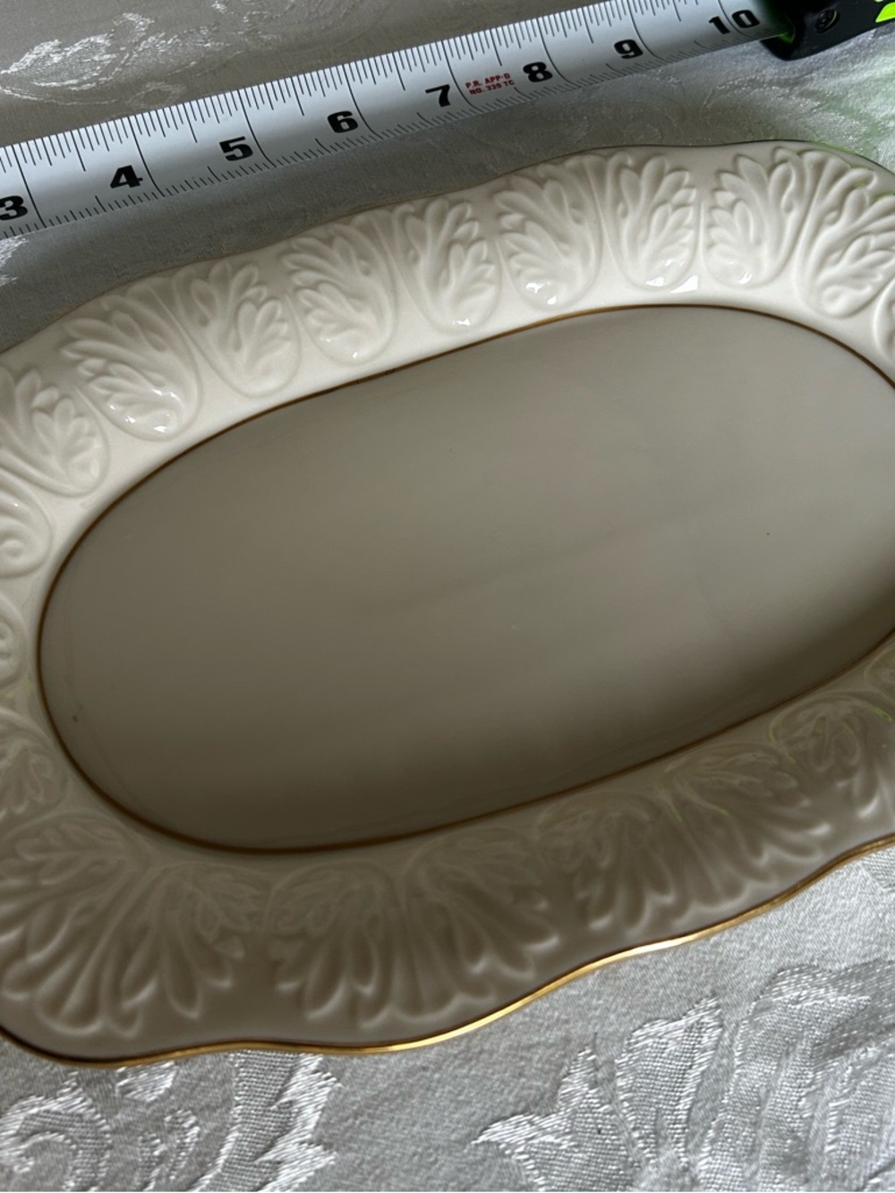 Lenox Cream Ceramic Oval Serving Platter with Embossed Leaf Motif and Gold Trim - Picture 9 of 10